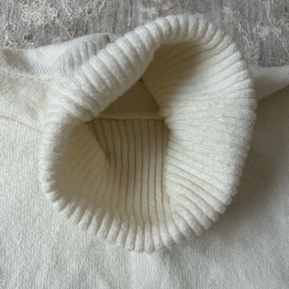 Womens MNG Wool Blend Medium Ivory Turtle Neck Sweater Boho Elegant Minimalist - Picture 3 of 8